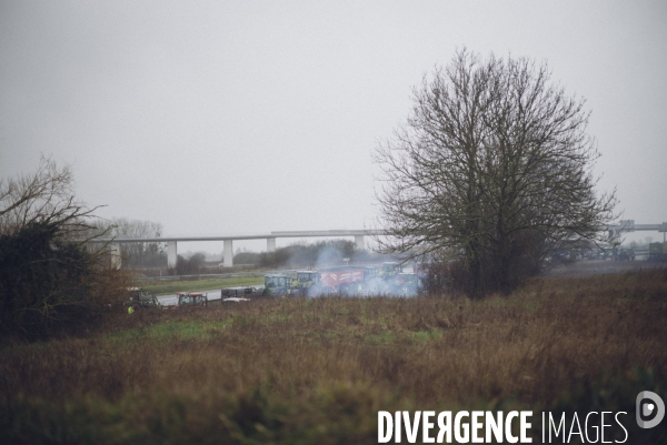 Blocage de la N118 par les agriculteurs
