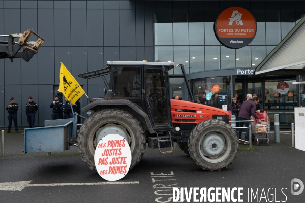 Action  caddy gratuit  au nord de Poitiers dans le cadre du mouvement de colère des agriculteurs