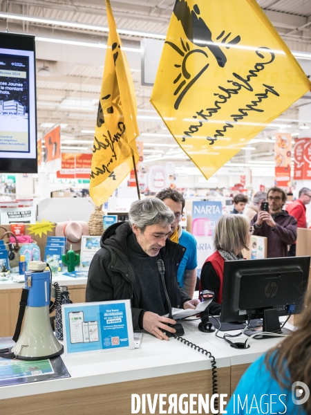 Action  caddy gratuit  au nord de Poitiers dans le cadre du mouvement de colère des agriculteurs