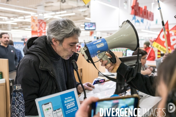 Action  caddy gratuit  au nord de Poitiers dans le cadre du mouvement de colère des agriculteurs