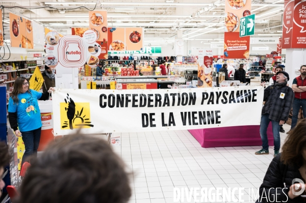 Action  caddy gratuit  au nord de Poitiers dans le cadre du mouvement de colère des agriculteurs