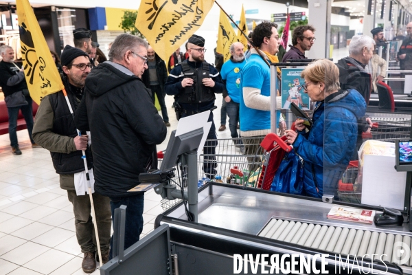 Action  caddy gratuit  au nord de Poitiers dans le cadre du mouvement de colère des agriculteurs