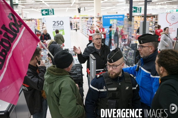 Action  caddy gratuit  au nord de Poitiers dans le cadre du mouvement de colère des agriculteurs