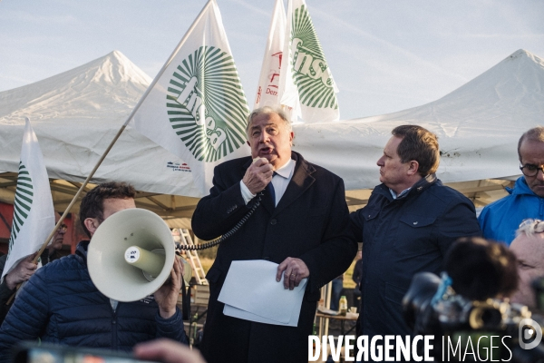 Blocage du péage de Saint-Arnoult par les agriculteurs