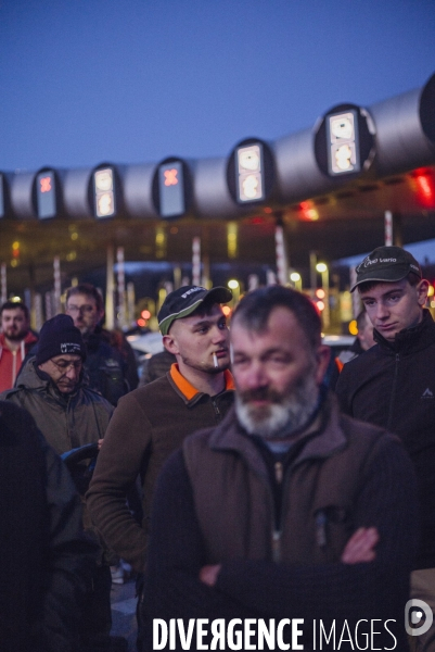 Blocage du péage de Saint-Arnoult par les agriculteurs