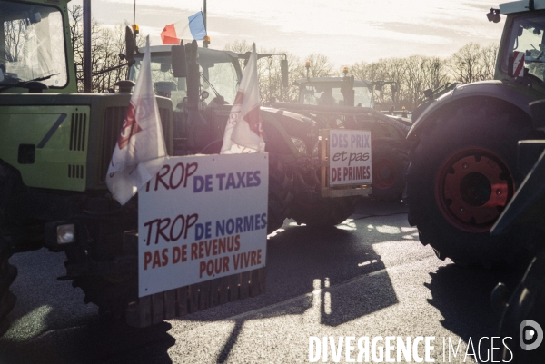 Blocage du péage de Saint-Arnoult par les agriculteurs