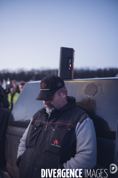 Blocage du péage de Saint-Arnoult par les agriculteurs