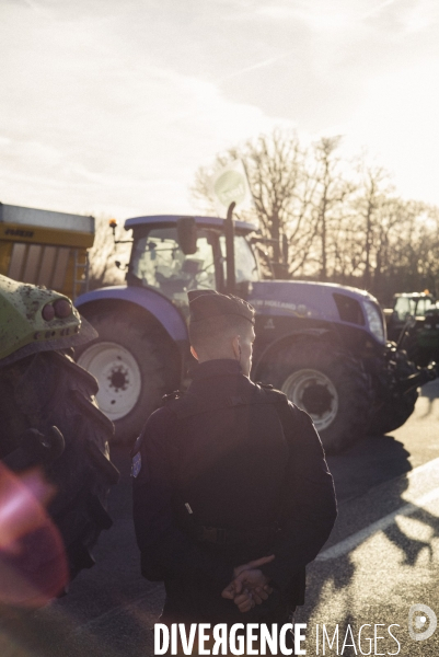 Blocage du péage de Saint-Arnoult par les agriculteurs