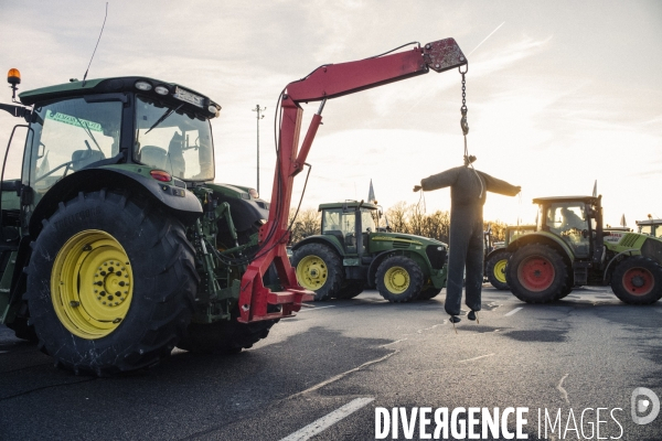 Blocage du péage de Saint-Arnoult par les agriculteurs
