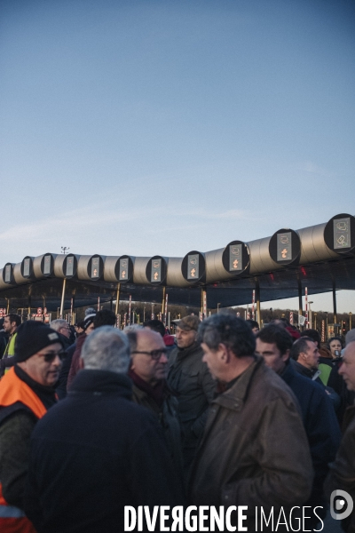 Blocage du péage de Saint-Arnoult par les agriculteurs