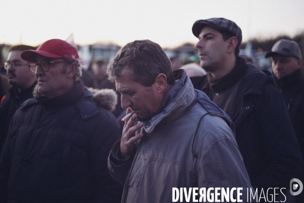 Blocage du péage de Saint-Arnoult par les agriculteurs