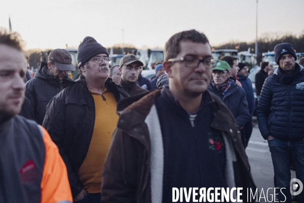 Blocage du péage de Saint-Arnoult par les agriculteurs