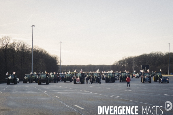 Blocage du péage de Saint-Arnoult par les agriculteurs