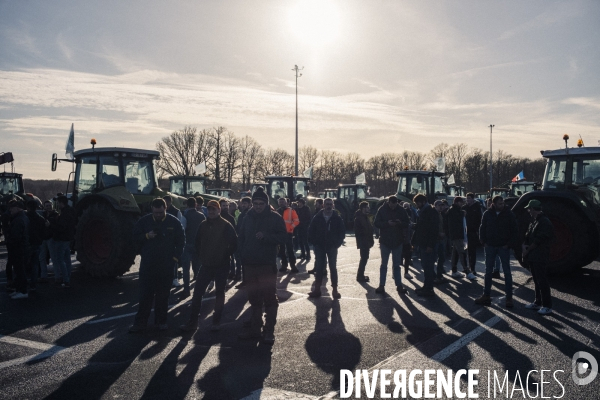 Blocage du péage de Saint-Arnoult par les agriculteurs