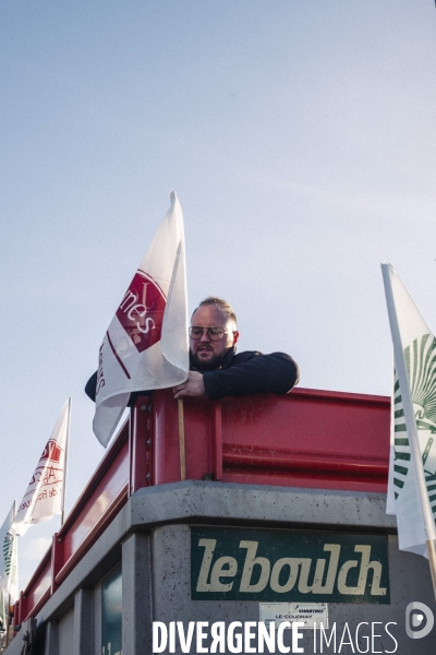Blocage du péage de Saint-Arnoult par les agriculteurs