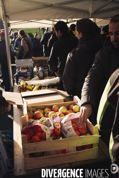 Blocage du péage de Saint-Arnoult par les agriculteurs