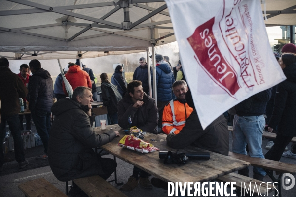 Blocage du péage de Saint-Arnoult par les agriculteurs