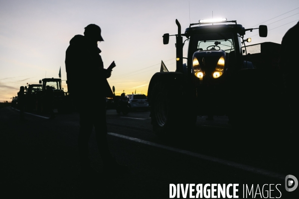 Blocage de l A1 à Senlis par les agriculteurs