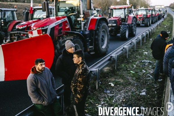 Blocage de l A1 à Senlis par les agriculteurs