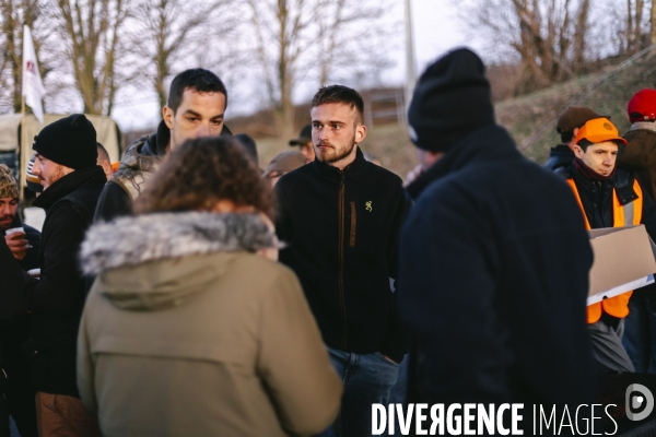 Blocage de l A1 à Senlis par les agriculteurs