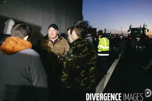 Blocage de l A1 à Senlis par les agriculteurs