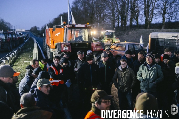 Blocage de l A1 à Senlis par les agriculteurs