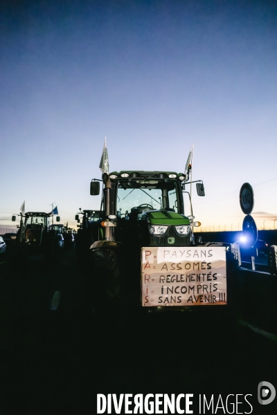 Blocage de l A1 à Senlis par les agriculteurs
