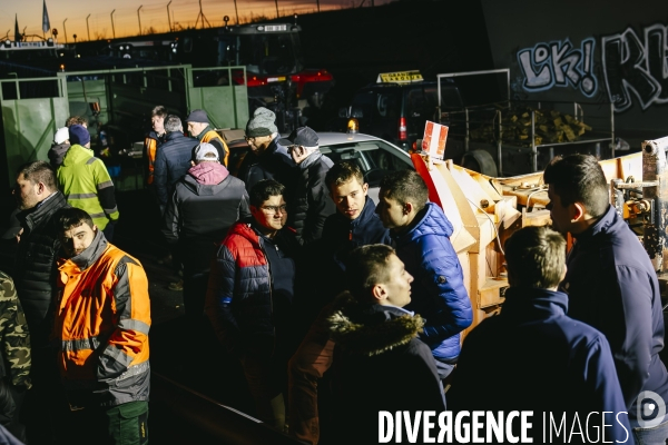 Blocage de l A1 à Senlis par les agriculteurs