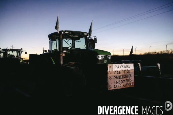 Blocage de l A1 à Senlis par les agriculteurs