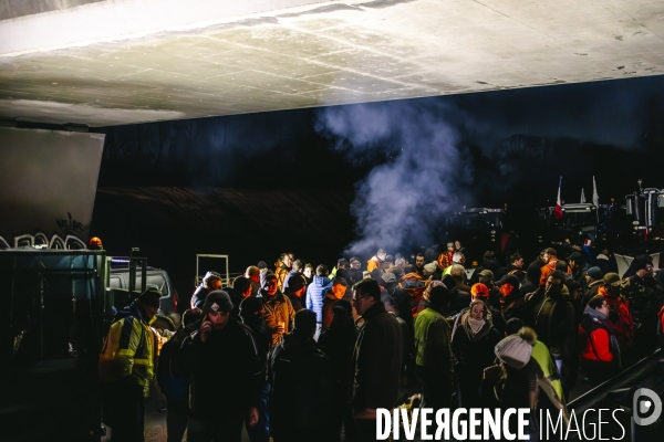 Blocage de l A1 à Senlis par les agriculteurs