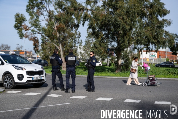 TOULOUSE : Blocage de l aeroport par les taxis en greve