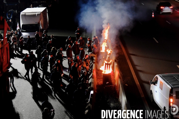 Blocage et occupation de l autoroute A15 par les agriculteurs