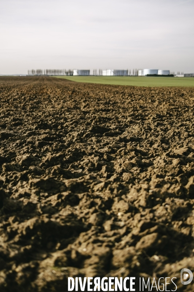 Blocage de l A1 aux portes de Paris par les agriculteurs