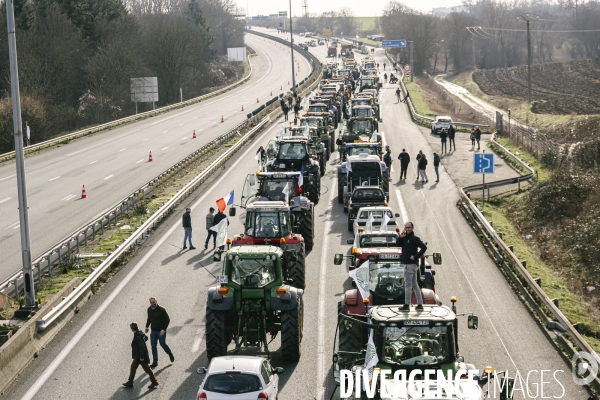 Blocage de l A1 aux portes de Paris par les agriculteurs