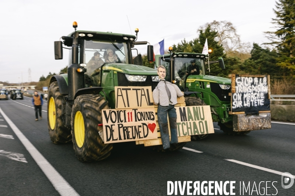 Blocage de l A1 aux portes de Paris par les agriculteurs