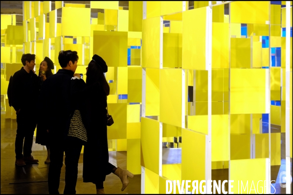Aux beaux carrés, l exposition immersive de Daniel Buren au Bon Marché