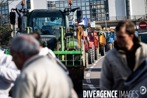 TOULOUSE : Blocage aeroport par les agriculteurs