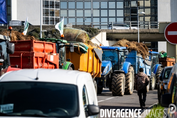 TOULOUSE : Blocage aeroport par les agriculteurs