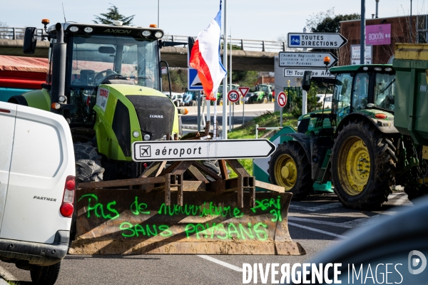 TOULOUSE : Blocage aeroport par les agriculteurs