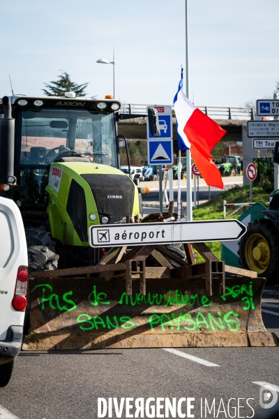 TOULOUSE : Blocage aeroport par les agriculteurs