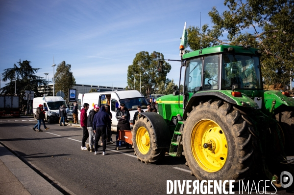 TOULOUSE : Blocage aeroport par les agriculteurs