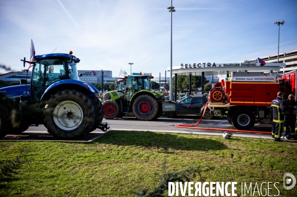 TOULOUSE : Blocage aeroport par les agriculteurs