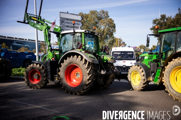 TOULOUSE : Blocage aeroport par les agriculteurs