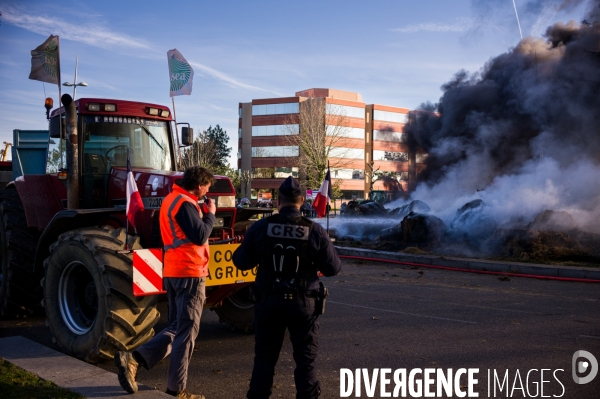 TOULOUSE : Blocage aeroport par les agriculteurs