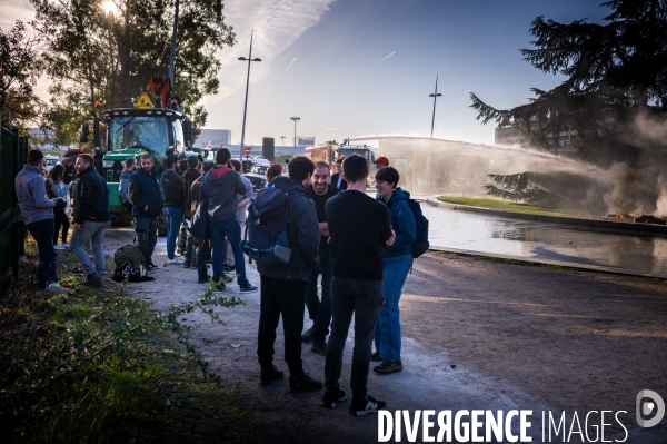 TOULOUSE : Blocage aeroport par les agriculteurs