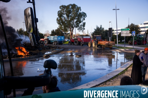 TOULOUSE : Blocage aeroport par les agriculteurs