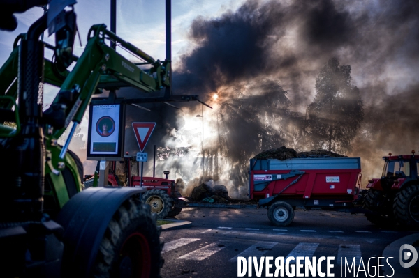 TOULOUSE : Blocage aeroport par les agriculteurs