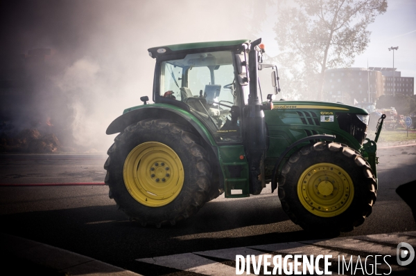 TOULOUSE : Blocage aeroport par les agriculteurs