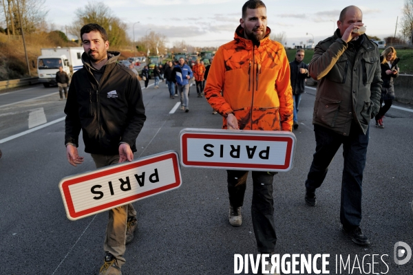 Blocage et occupation de l autoroute A6 par les agriculteurs