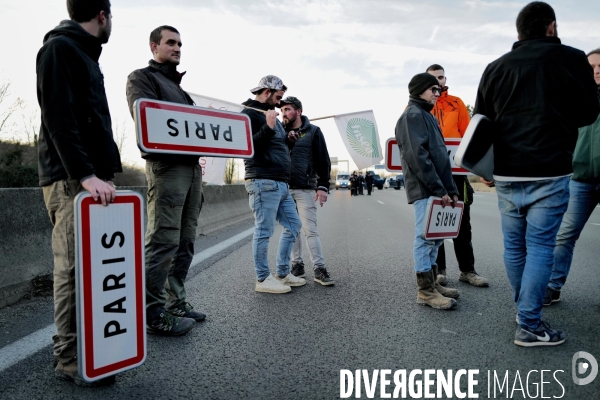 Blocage et occupation de l autoroute A6 par les agriculteurs